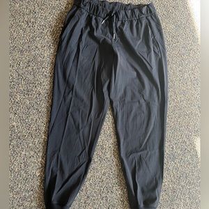 Lululemon on the fly joggers size 10